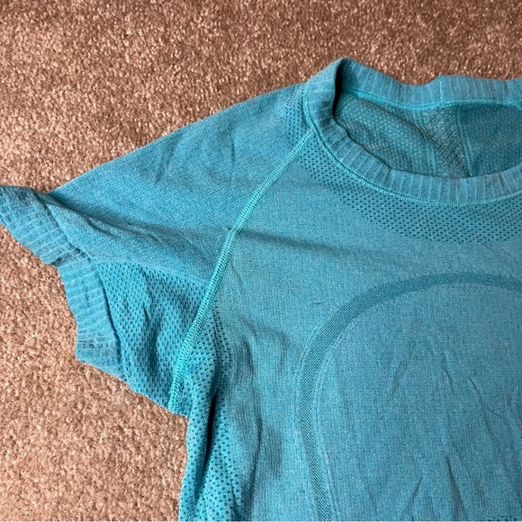 Lululemon Short Sleeve Lightweight Sport Active Wear Tee Crew Neck Size Small - Picture 2 of 7